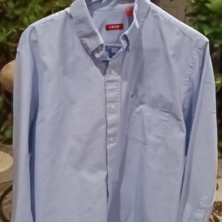 Izod Light Long Sleeve Buttoned Down Shirt With Front Pocket Size Medium Izod Light Long Sleeve Buttoned Down Shirt With Front Pocket Size Medium